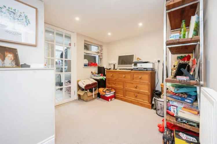 Family Home with Barn Conversion and Ample Parking