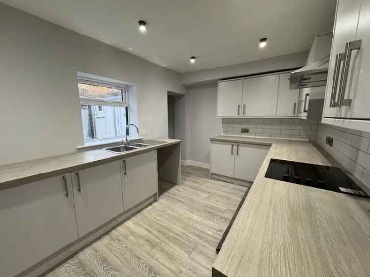 3 Bedroom Mid Terrace House for Rent Scarborough Town Centre