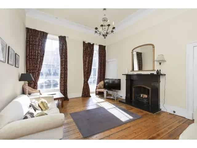 2 Bedroom Flat for Sale in Edinburghs New Town