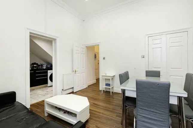 Flat to rent in Nottingham Place, London W1U