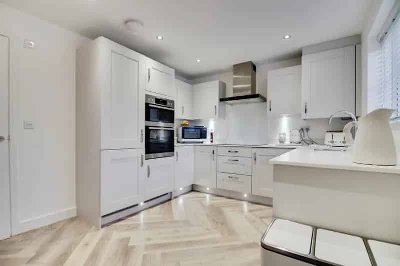 4 Bed Semi Detached House Hoddesdon Modern Family Home