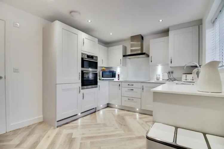 4 Bed Semi Detached House Hoddesdon Modern Family Home