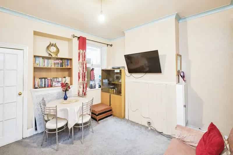 Three Bedroom Mid Terrace House Ideal First Time Buy