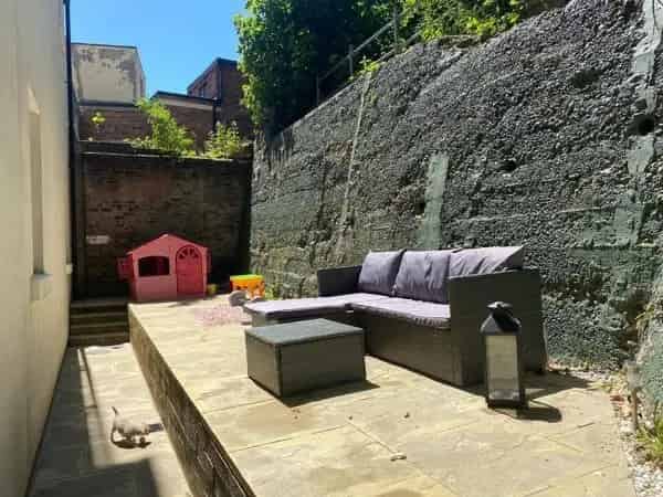 2 Bed Ground Floor Flat with Garden Near Beach and Station