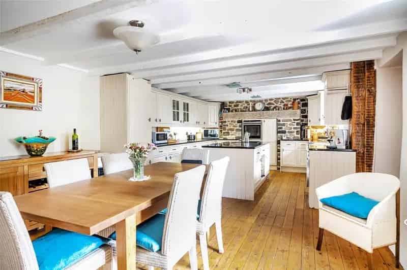 3 Bedroom Detached Cottage for Sale in Rural Setting