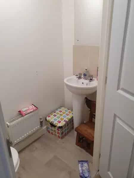 Two Bed House with Garden and Parking Near Schools