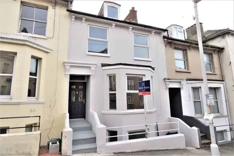 8 bedroom Mid Terrace House for sale, Kent, CT19