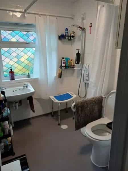 1 Bed Bungalow with Additional Room and Parking