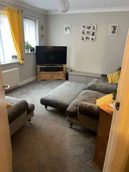 Ground Floor Disabled Accessible 1 Bedroom Flat with Private Parking