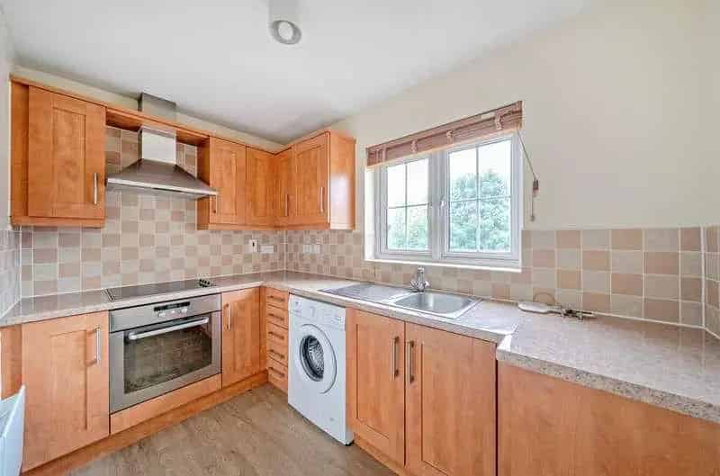 2 Bed Flat for Sale in East Dunstable - Modern & Convenient