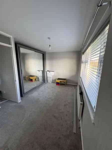 Refurbished 2-Bedroom Maisonette Near Cheshunt Station