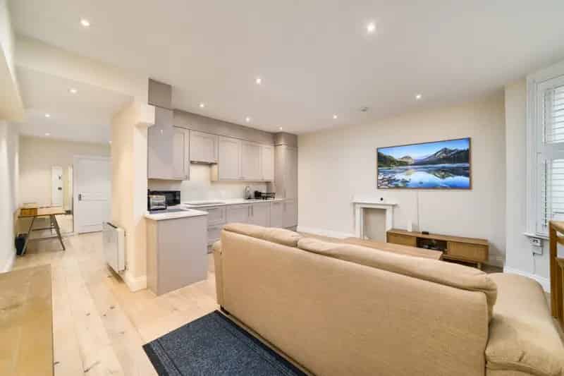 2 Bedroom Flat To Rent