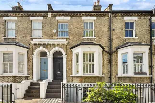 3/4 Bedroom Terraced House for Sale Askew Village London W12