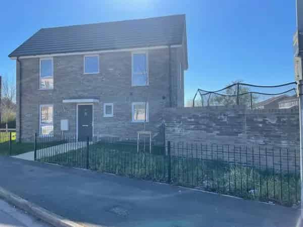 Spacious 2-Bed House with Garden Parking Solar Panels
