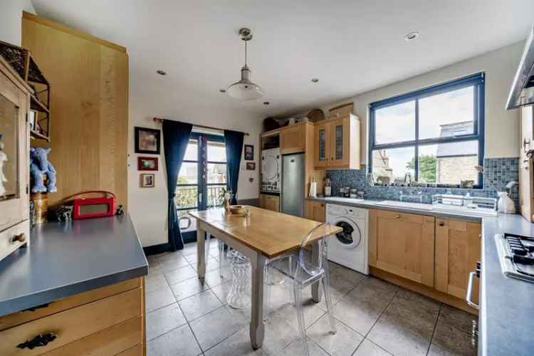 3 Bed House near Alexandra Park Station