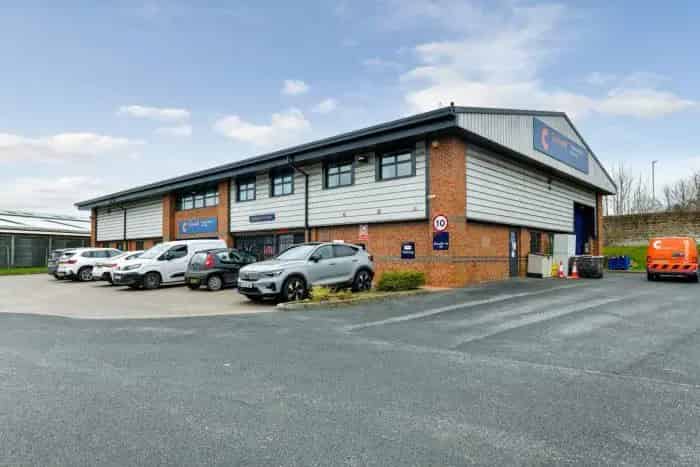 Trade Counter Unit Near J28 M1 Mansfield