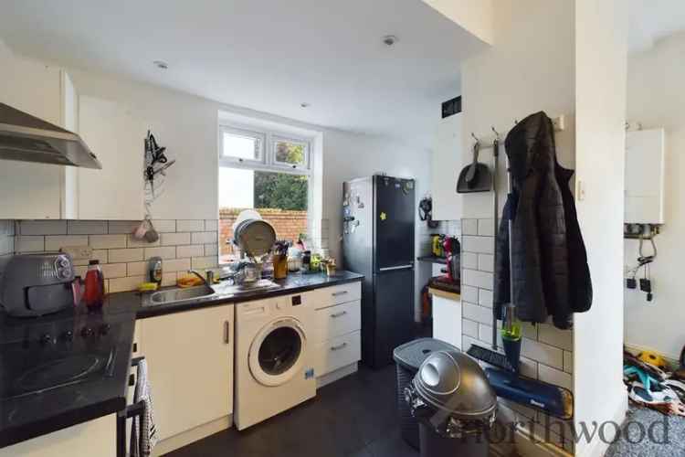 3 Bed Freehold House Driveway Parking Rear Garden EPC D Council Tax A