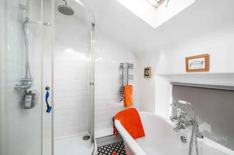 3 Bed House For Sale in Secure Gated Grounds