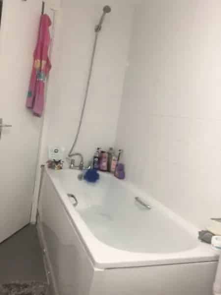 Spacious 2-Bed Flat with New Kitchen & Bathroom Near Amenities