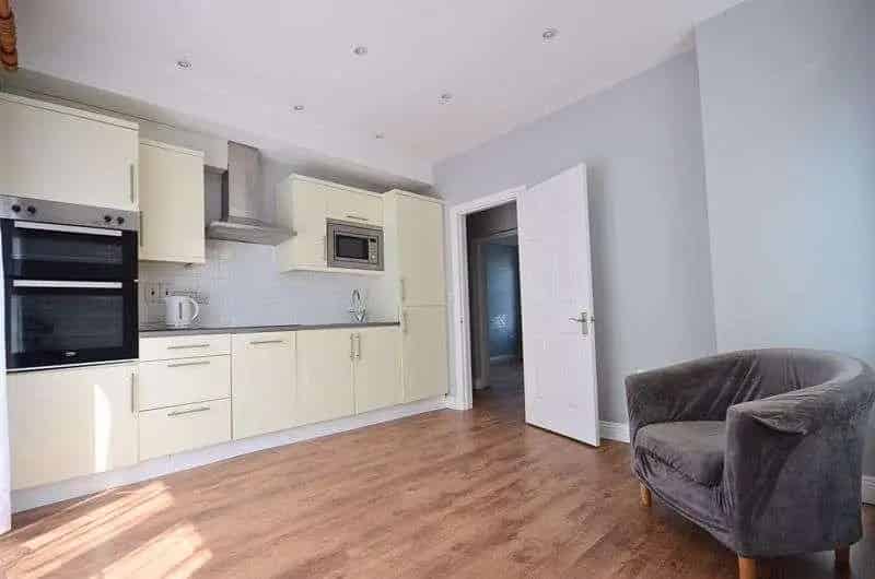 2 Bed Flat Springbourne Private Garden Parking