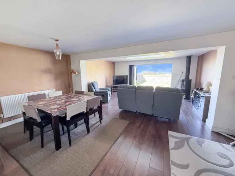 3 Bedroom House For Sale in Dilton Marsh