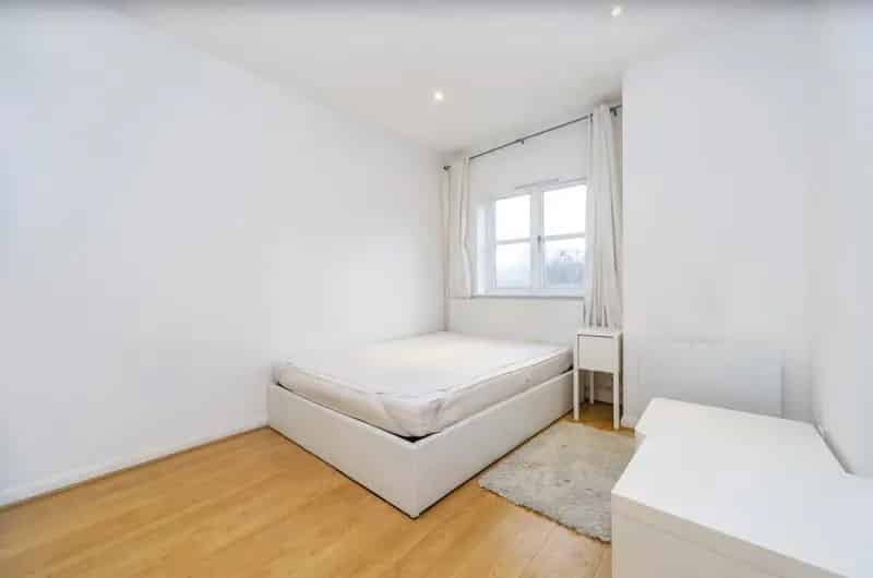 3 Bedroom Flat Near Canary Wharf - Gated Parking