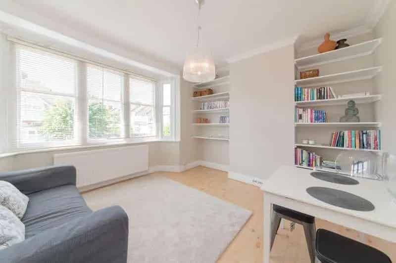 2 Bed Flat for Sale Woodhouse Road Close to Shops and Schools