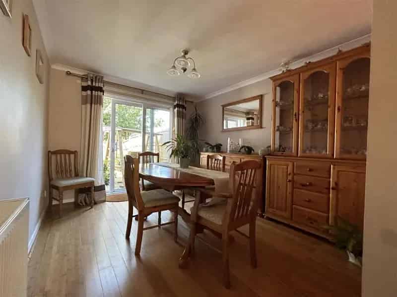 3 Bedroom Link Detached House Kempshott