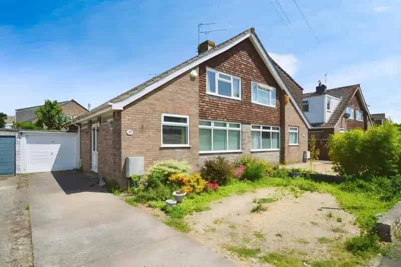 3 Bedroom Semi-Detached House For Sale