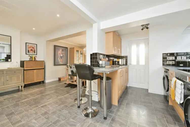 3 Bedroom Semi-Detached House in Walton