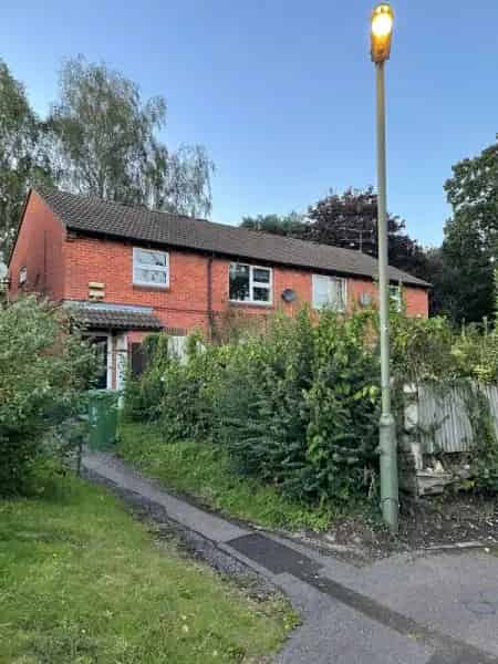 Newly Decorated Home Near Frimley Park Hospital