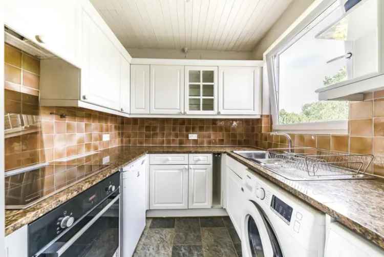 Two Bedroom Flat near Clapham Common Tube