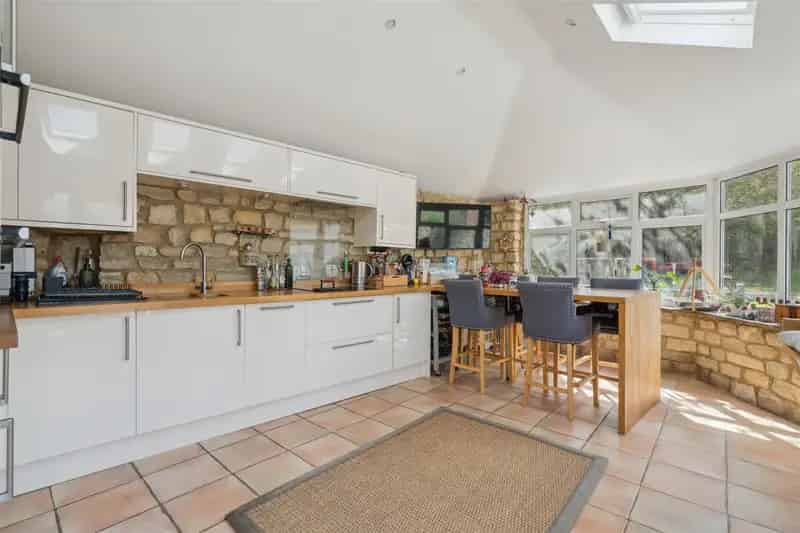 4 Bedroom Semi-Detached House with Annexe Great Linford