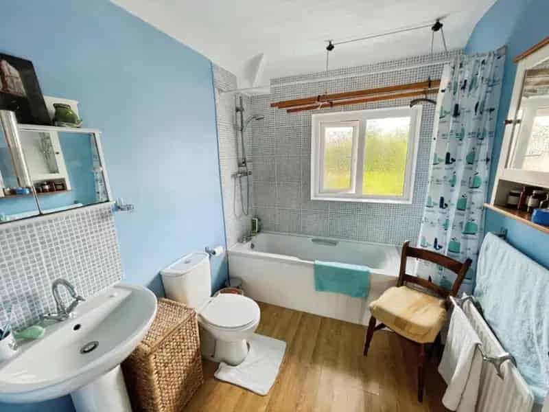 2 Bed House for Sale Large Garden Potential to Extend