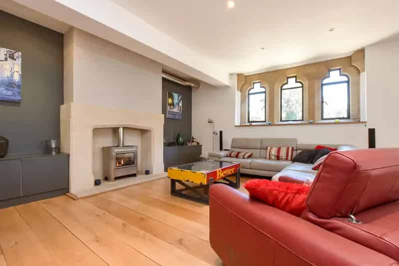 4 Bedroom Semi-Detached House Near St Pauls School
