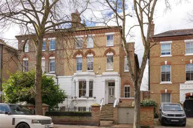 Semi Detached House for Sale in Clapham SW4
