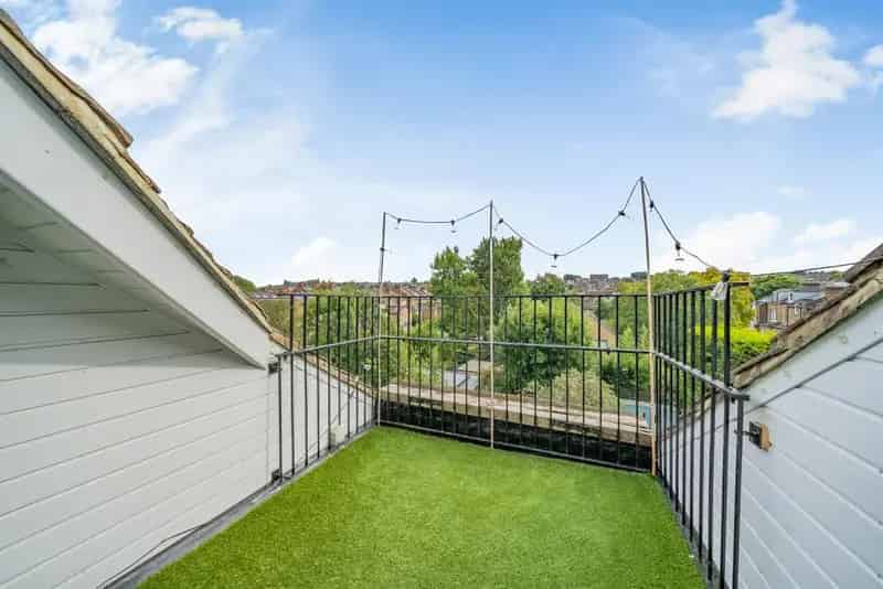 Stunning 2 Double Bedroom Flat Crouch End Roof Terrace 825 sq ft