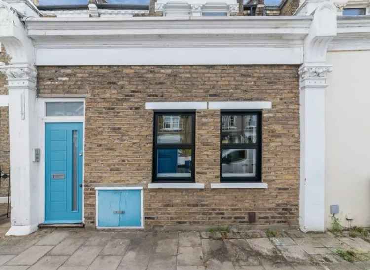  For Sale in Ivydale Road, London, England