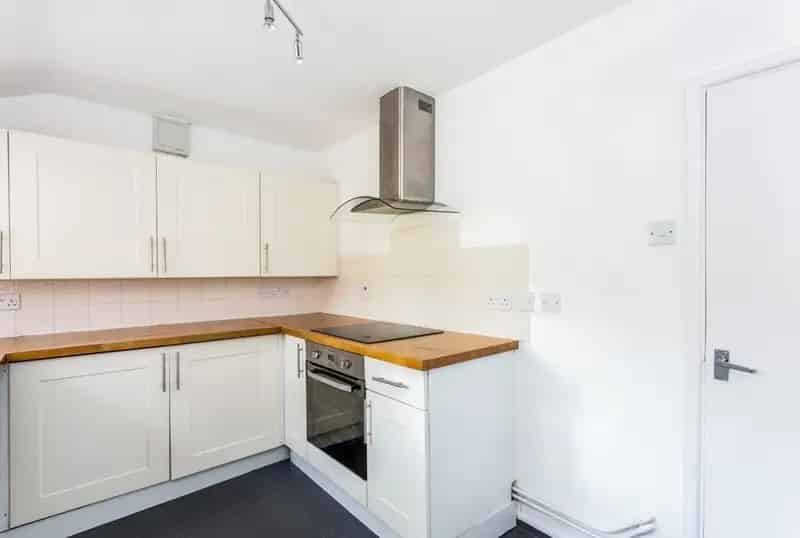 2 Bedroom End of Terrace Cottage Marlborough Grade II Listed