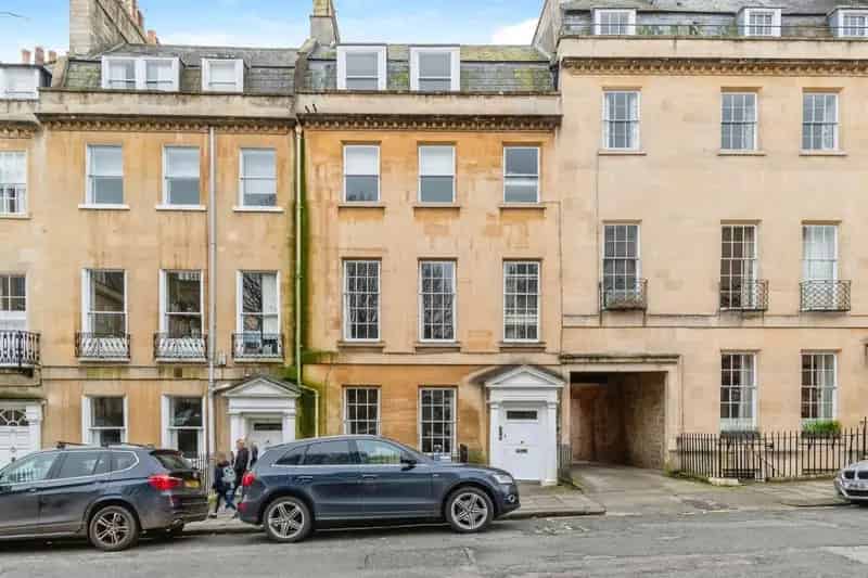 2 Bedroom Apartment for Sale in Bath's Historic Catharine Place