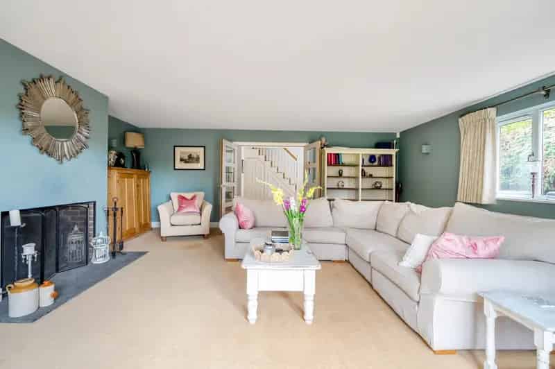 6 bedroom detached house for sale