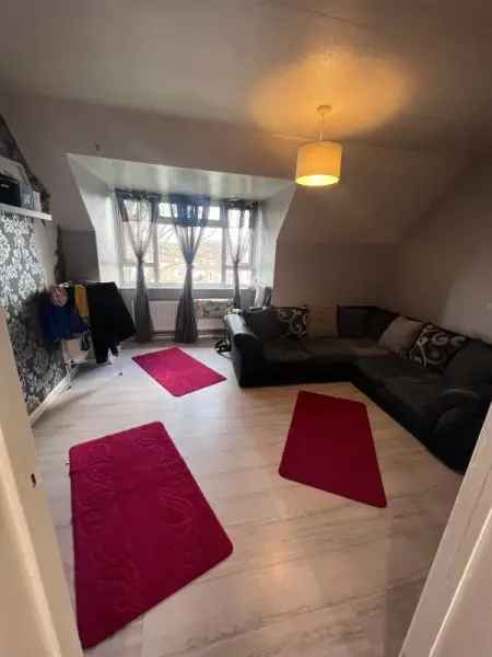 Flat For Rent in Borough of Spelthorne, England