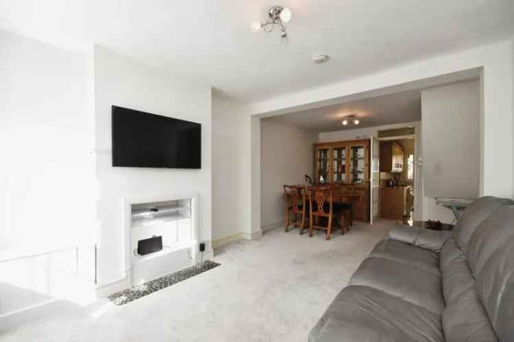 2 Bedroom Character Cottage Near Brentwood Station