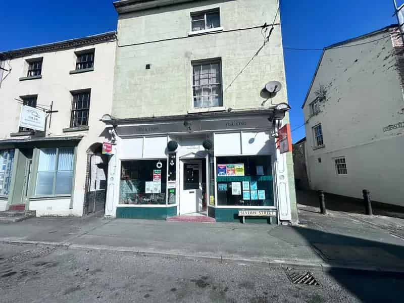 Newtown Town Centre Takeaway Shop - 5 Star Rated