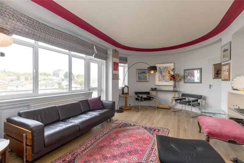 3 Bedroom Art Deco Apartment for Sale