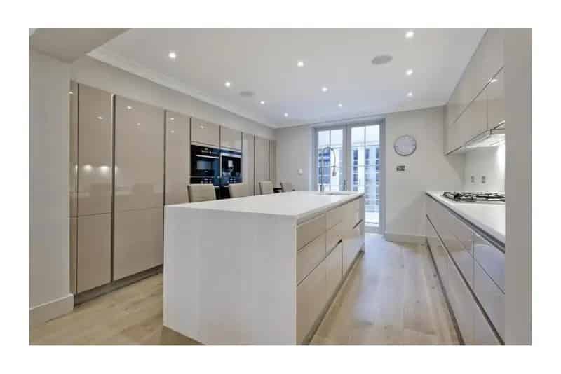 7 Bedroom House with Pool and Cinema Room in Holland Park