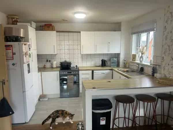 2 Bedroom Flat Near Tesco and Parks