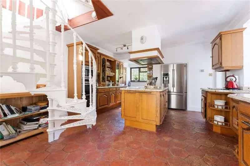 5 Bed Detached House for Sale