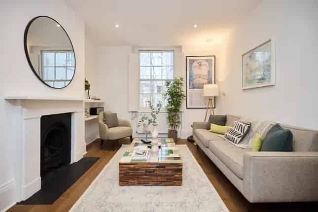 Semi-Detached House to Rent in SW3