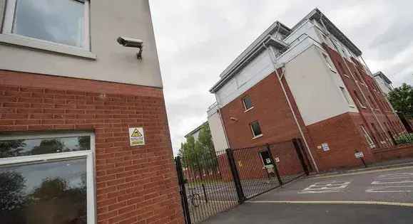 1 Room Flat 31m Manchester City Centre Student Apartment